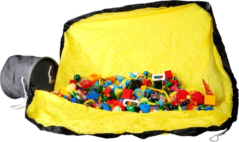 Ramassage rapide des jouets grâce au tapis à cordon