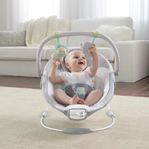 Barre de jeux avec deux jouets pour s’amuser