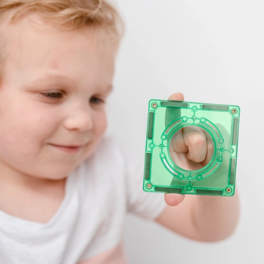 Construisez des structures 3D stables avec des aimants en néodyme