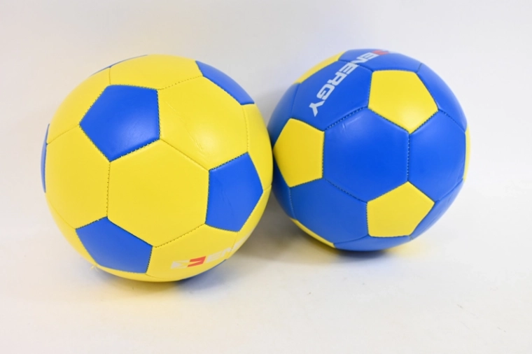 Ballon de football jaune et bleu