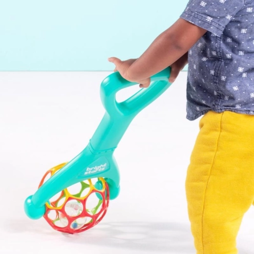 Plaisir sensoriel avec balle hochet