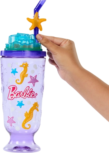 Gobelet avec paille comme accessoire de jeu