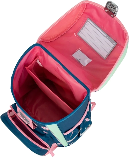 Espace organisé pour les fournitures scolaires