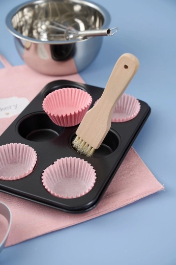 Jeu amusant de cupcakes et de découpe