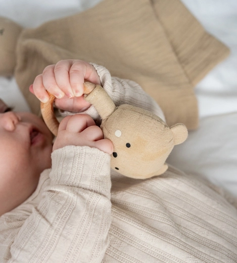 Hochet avec anneau en bois pour les petites mains
