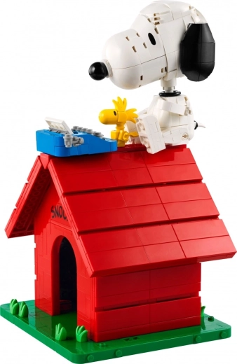 Snoopy articulé et plusieurs scènes à exposer