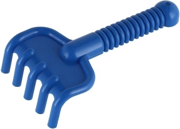 Nivellement et traçage de sillons dans le sable