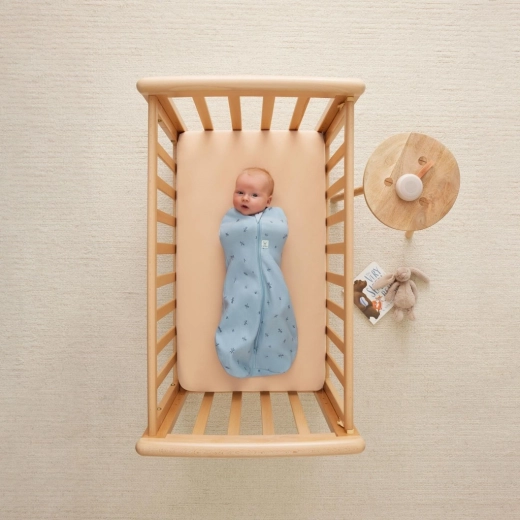 Emmaillotage et gigoteuse en un seul produit