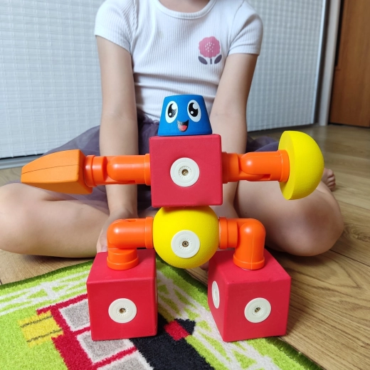 Connexion magnétique pour des constructions stables