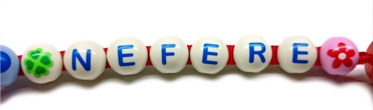 Perles colorées et design ludique