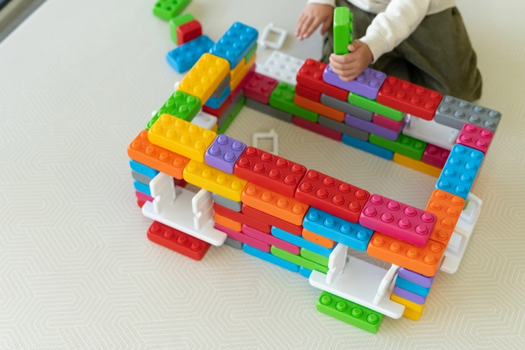 Assemblage stable, variations infinies