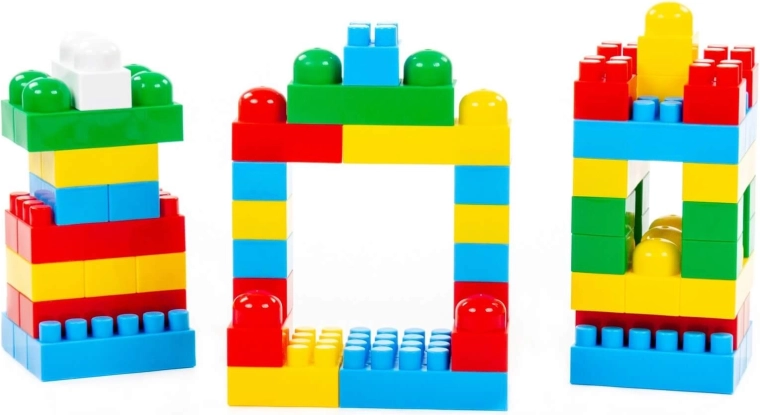 Cubes colorés pour jouer de manière créative