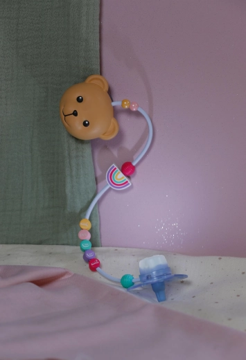 Clip avec ourson et perles colorées