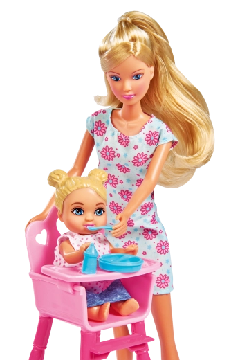 C’est l’heure du repas dans la chaise haute