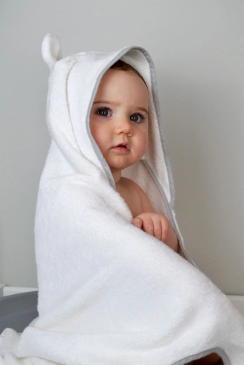 Capuche avec petites oreilles pour chaleur et confort