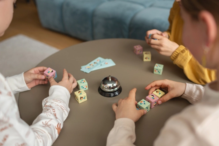 Dés rapides – jeu d’observation pour enfants