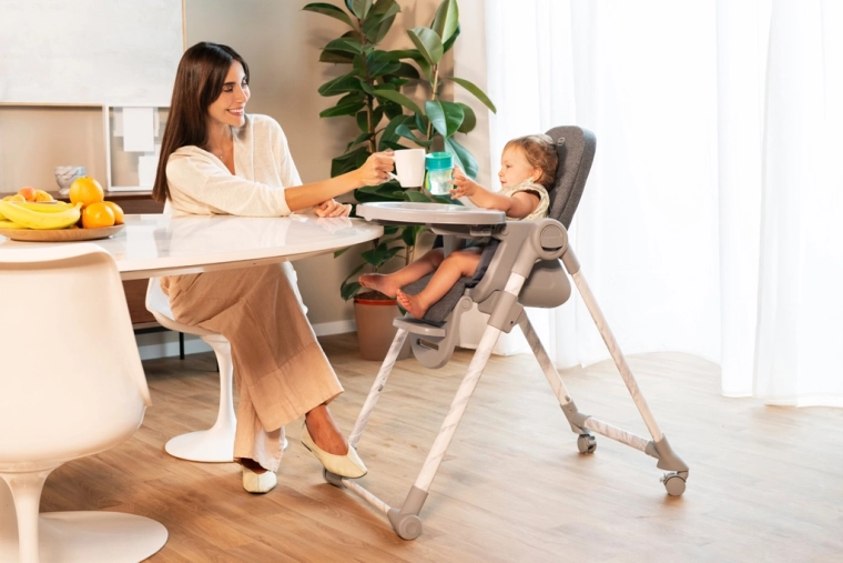 Déplacement facile, rangement compact et housse durable