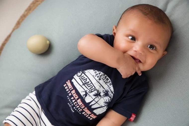 T-shirt à manches courtes avec imprimé marqué