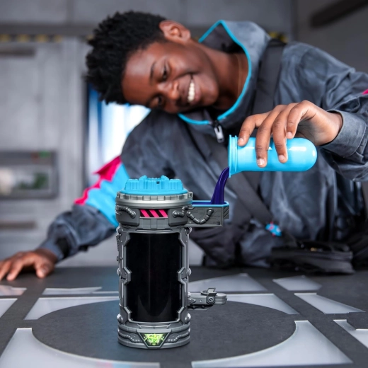 Capsule de laboratoire interactive et révélation de la bête