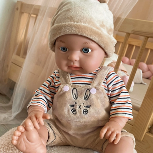 Bébé réaliste pour le jeu d’imitation et de soins