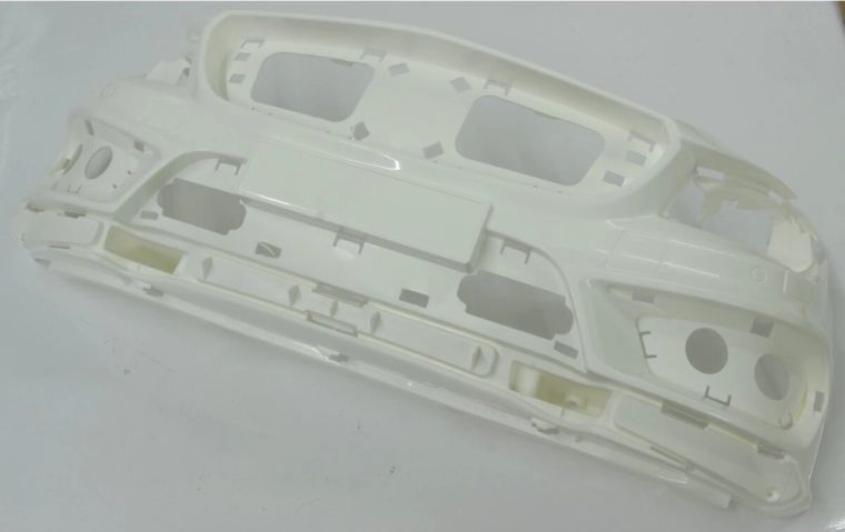 Porteur Mercedes-Benz AMG CLA 45 blanc, pare-chocs avant - 1 pièce