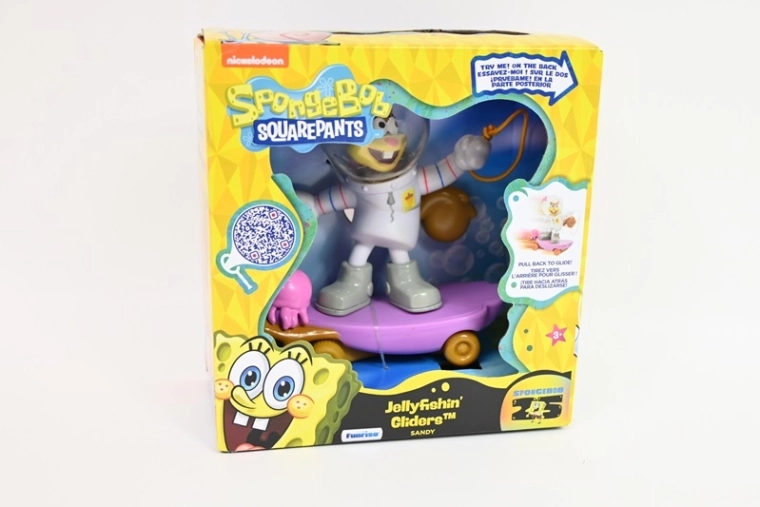 Figurine SpongeBob SquarePants Sandy sur skateboard Jellyfishin’ Gliders
