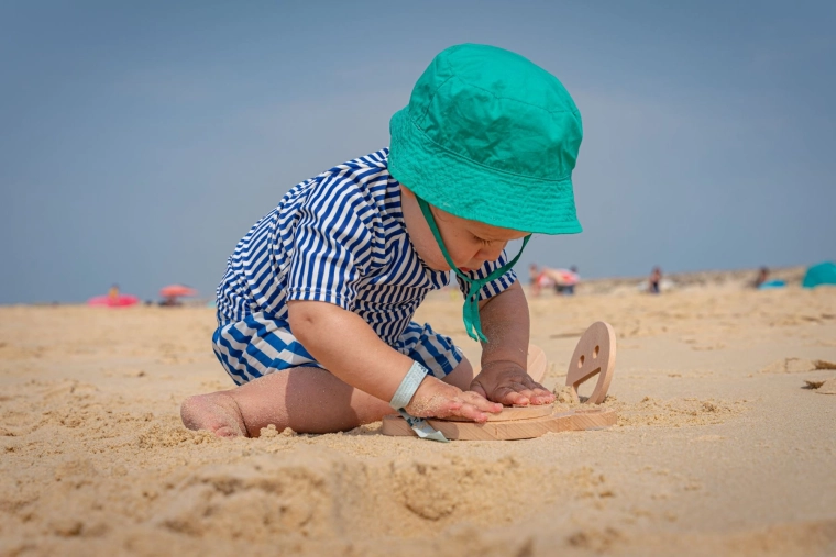Amusement à la plage comme au bac à sable