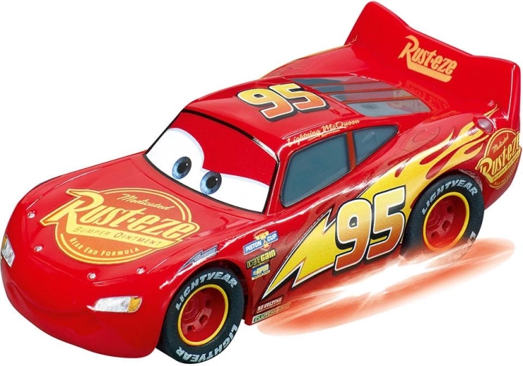 Deux héros de CARS : McQueen et Jackson Storm