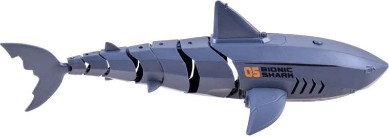 Nage réaliste comme un vrai requin