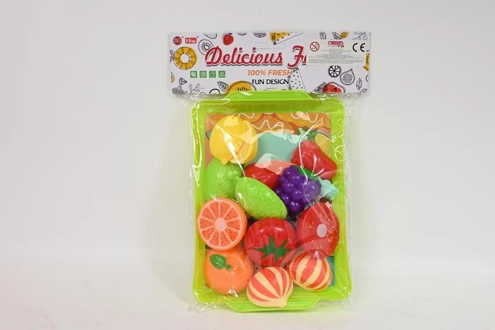 Fruits à découper pour enfants sur plateau