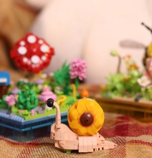 Adorable escargot comme personnage principal