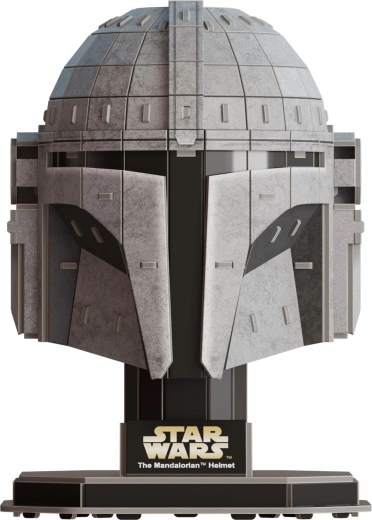 Casque détaillé du Mandalorien sur socle