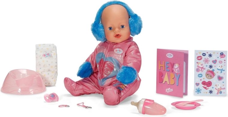 Jeu réaliste de soins au bébé