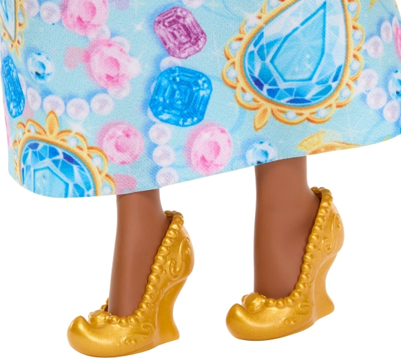 Chaussures dorées pour un look de conte de fées