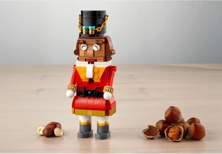 Bras articulés et bouche ouvrante