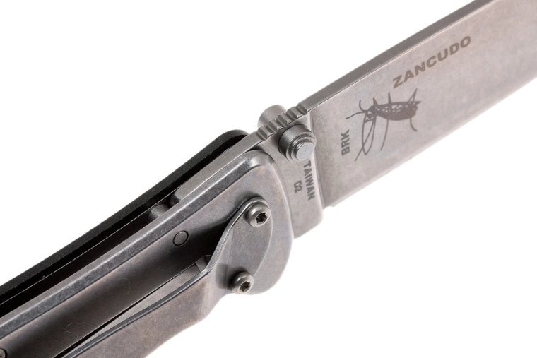 Frame lock fiable et ouverture à une main