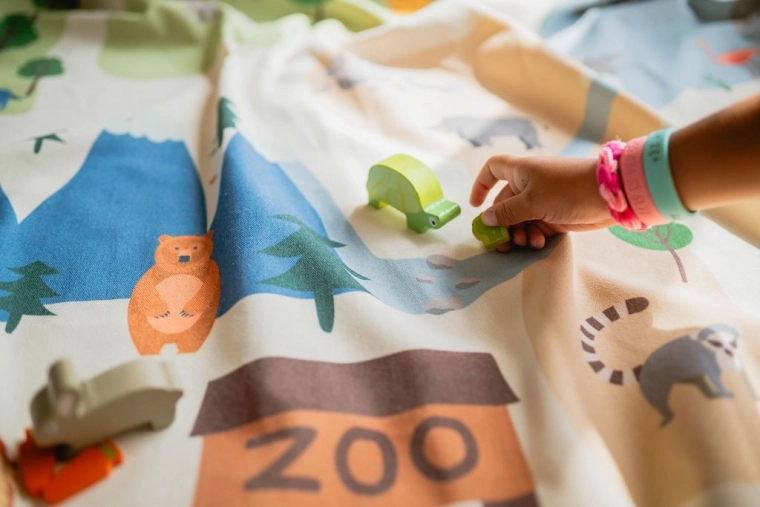 Grande surface de jeu avec motif ZOO
