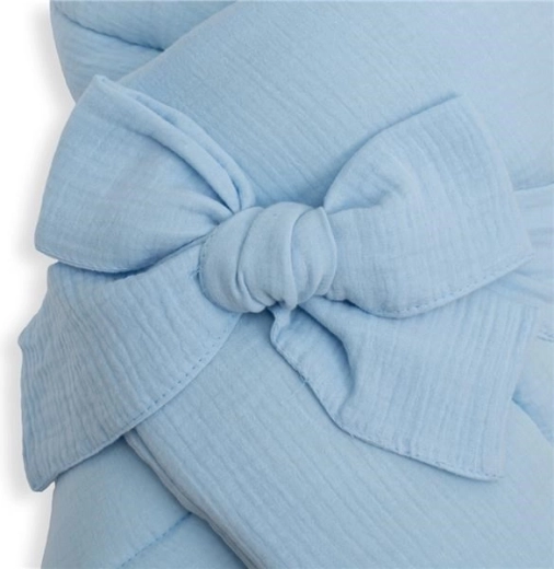 Emmaillotage confortable et sûr avec liens