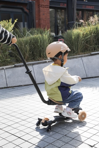 3 en 1 : avec siège, avec poignée parentale et en trottinette