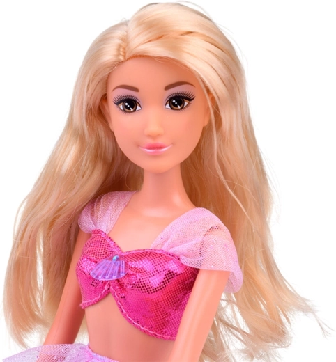 Cheveux à coiffer et détails réalistes