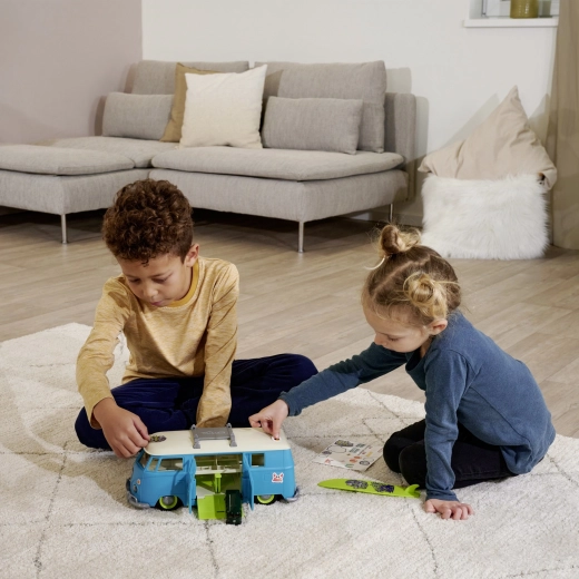 Structure ouvrante avec zones de jeu