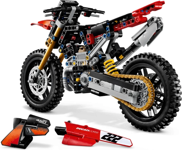 Un look motocross authentique Ducati