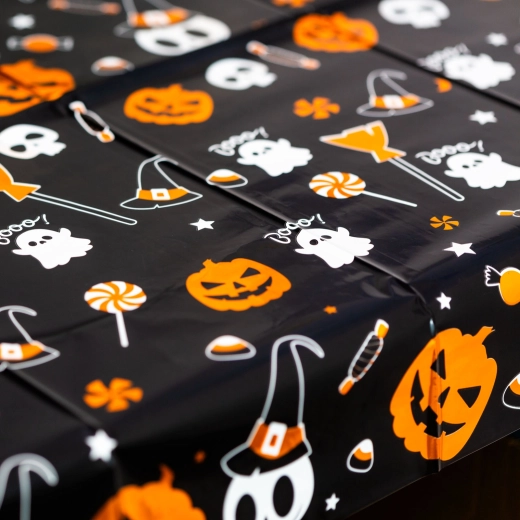 Nappe d’Halloween avec effet aluminium 137 × 183 cm