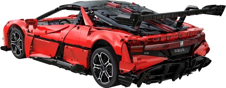 Supercar réaliste à l’échelle 1:8