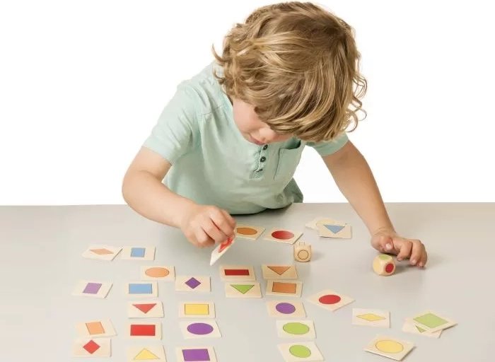 Jeu rapide avec ventouses pour entraîner l’attention