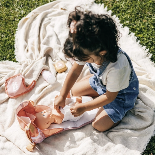 Un sac qui se transforme en tapis à langer