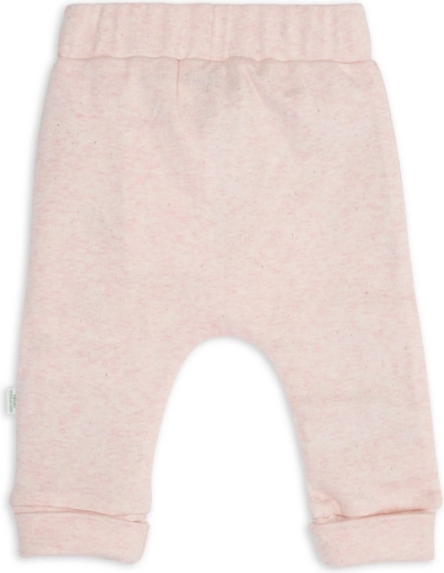 Look chiné moderne pour des associations faciles