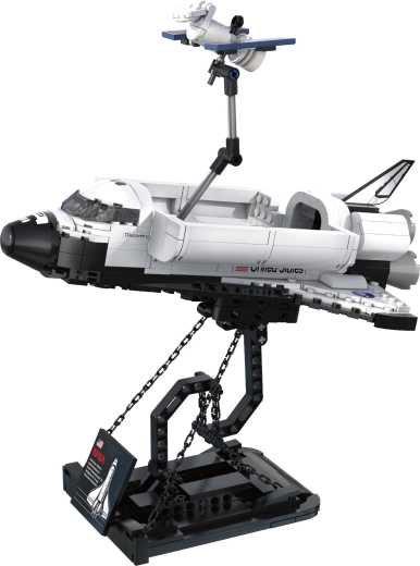 Support d’exposition et satellite avec “panneaux solaires”