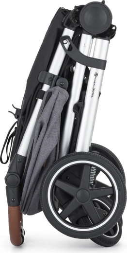 Poussette compacte et espace de rangement pratique