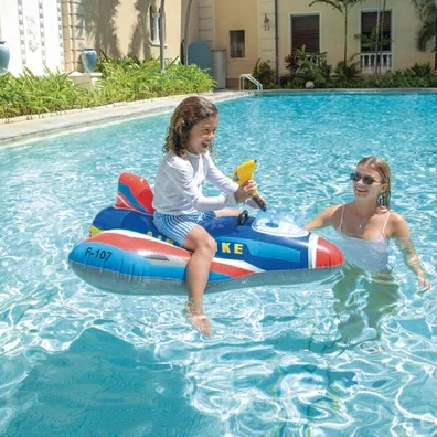 Stabilité et prise en main sûre dans l’eau